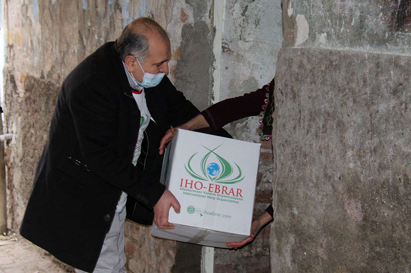 İHO EBRAR Genel Başkanı Dr. Alpsoy, Diyarbakır'da mağdur aileleri ziyaret etti İHO EBRAR Genel Başkanı Dr. Alpsoy, Diyarbakır'da mağdur aileleri ziyaret etti